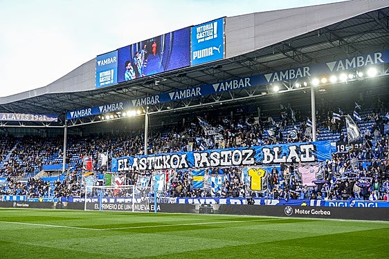 El espectacular tifo en Mendizorroza: «Empapad la elástica con pasión»