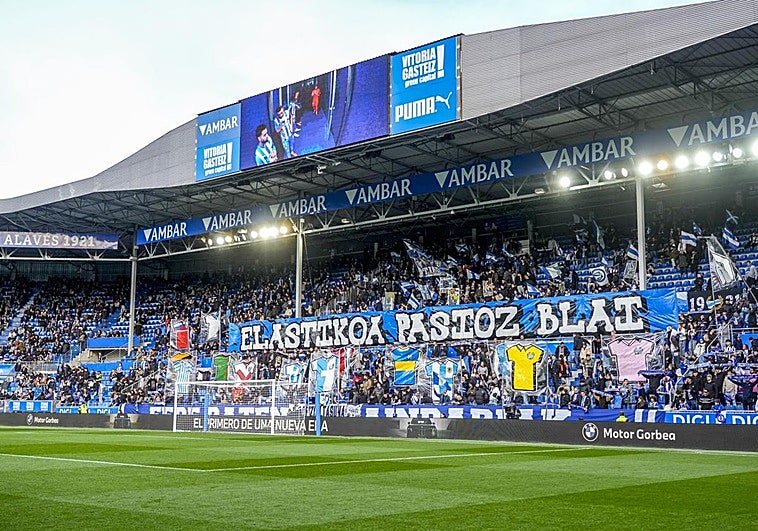 El espectacular tifo en Mendizorroza: «Empapad la elástica con pasión»