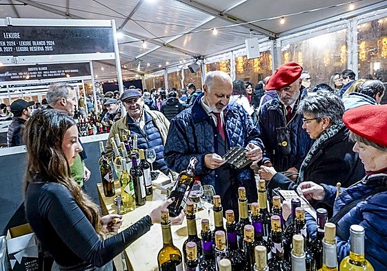 Vitoria rebosa de turistas con Ardoaraba