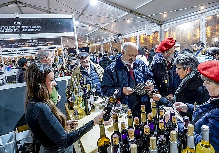 Vitoria rebosa de turistas con Ardoaraba