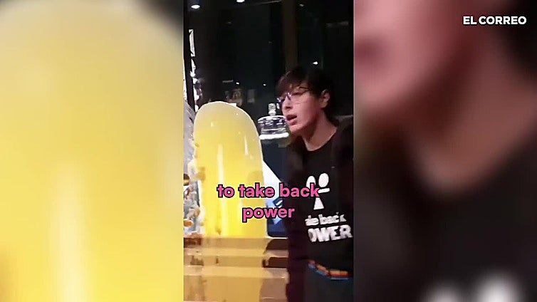 Activistas irrumpen en la Torre de Londres y lanzan natillas y tarta de manzana a una de las joyas de la corona británica