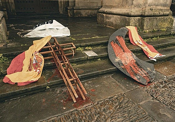 Ernai exhibe en Durango los «símbolos españolistas» que ha retirado los últimos días