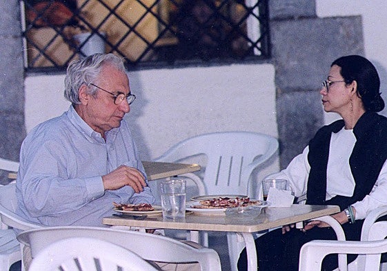 Frank Gehry y su mujer, Berta Aguilera, en Mundaka.