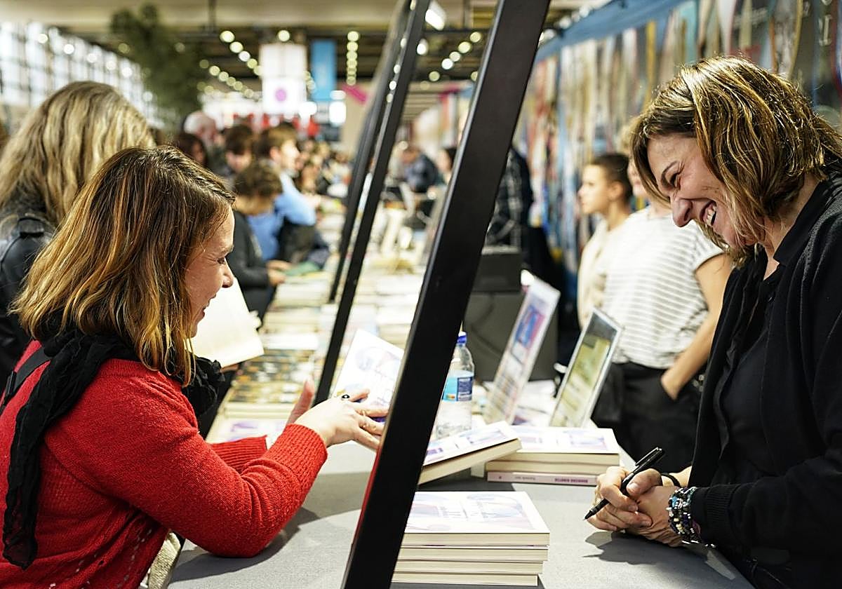 Karmele Jaio presenta su último trabajo, 'Harrizko bihotza'.