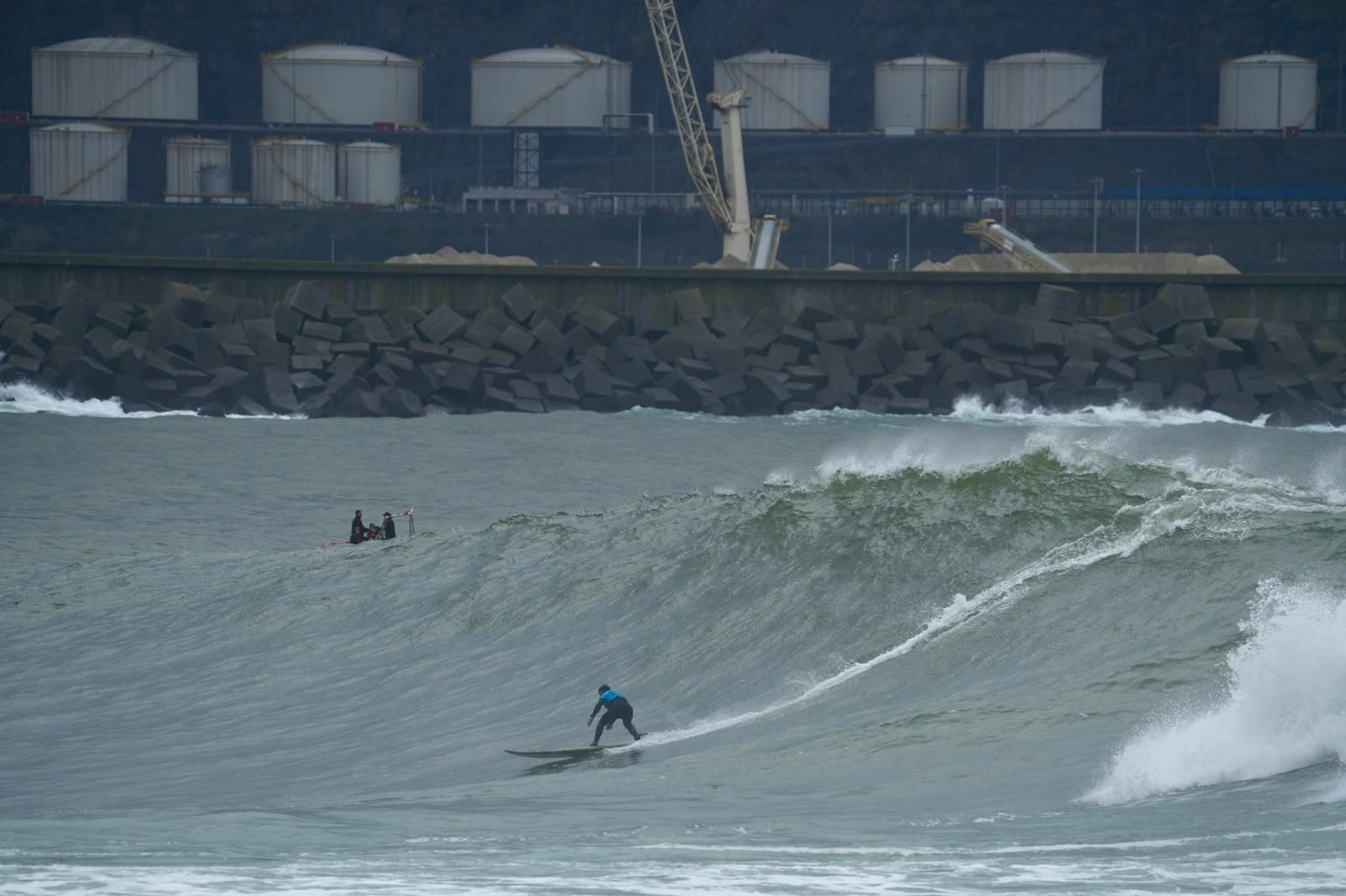 Getxo vibra con el campeonato de olas grandes