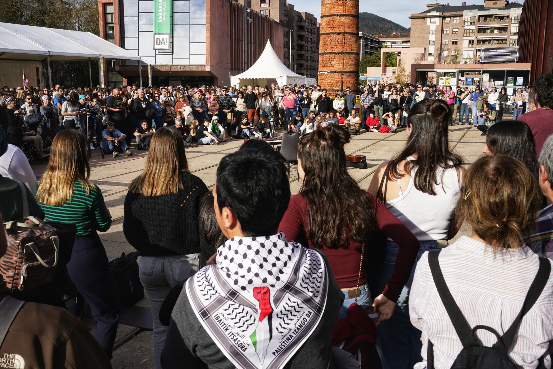 El parón en la Azoka de Durango, en imágenes