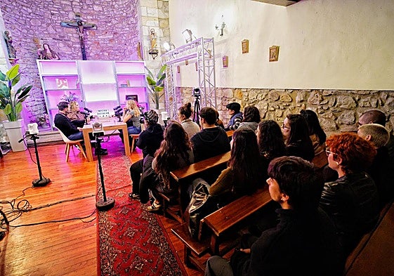 Sesión en directo del videopodcast en la Ermita de la Magdalena.