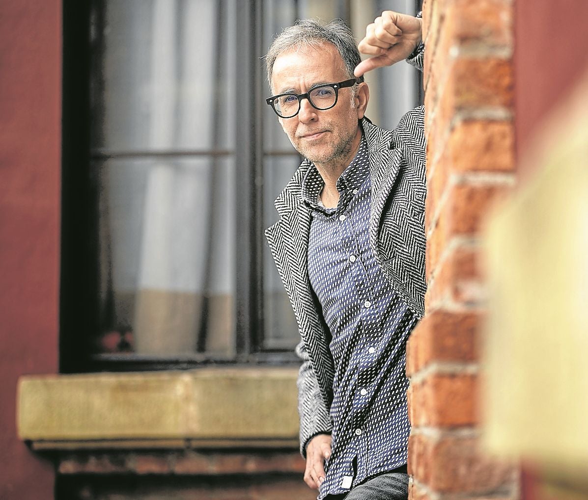 Harkaitz Cano posa antes de presentar su novela 'Silueta' ayer en la Azoka.