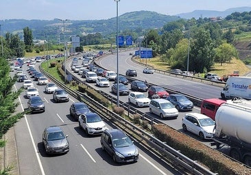 ¿Cuántos vehículos pasan por las 18 carreteras con mayor densidad del territorio?