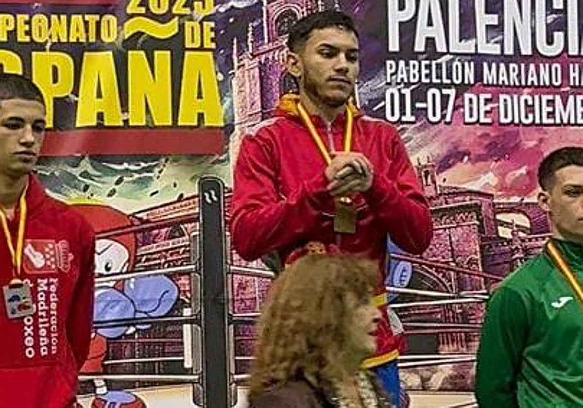 En lo más alto del cajón.