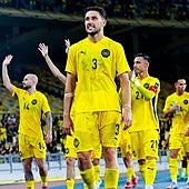 Garcés, junto a varios compañeros, tras la victoria contra Vietnam.