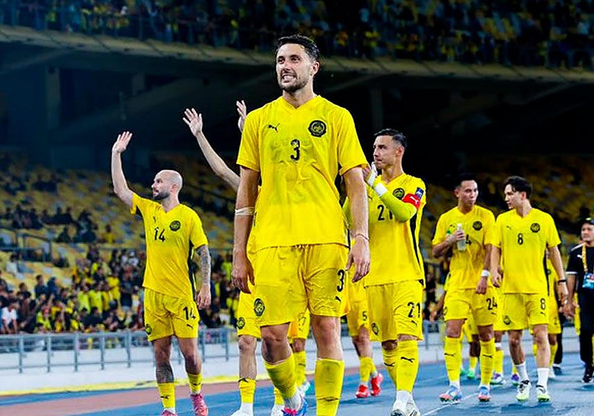 Garcés, junto a varios compañeros, tras la victoria contra Vietnam.