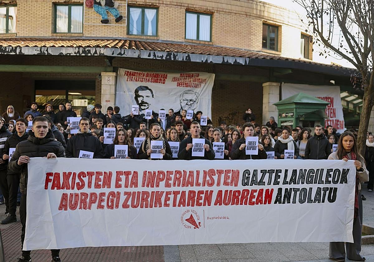 Concentración del GKS contra la visita del rey a Gernika.