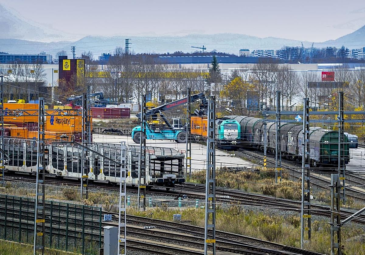 Zona de carga y descarga del trenes en Júndiz.