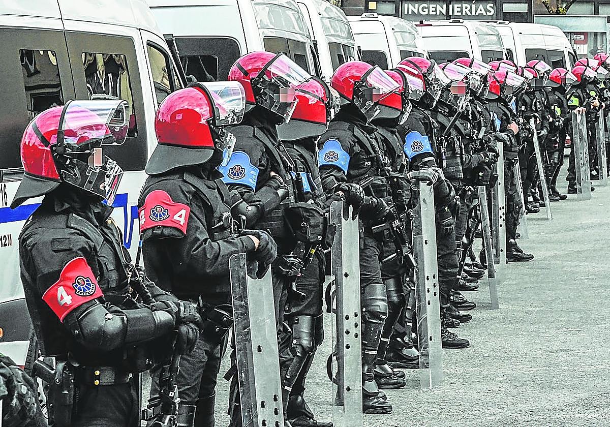 El Gobierno vasco abona 8 millones por las horas extra de 5.000 ertzainas hasta octubre