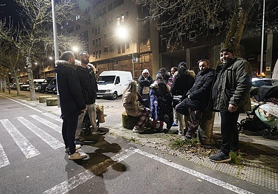 Vecinos de la calle Antonio Machado salieron al exterior por miedo a posibles réplicas.