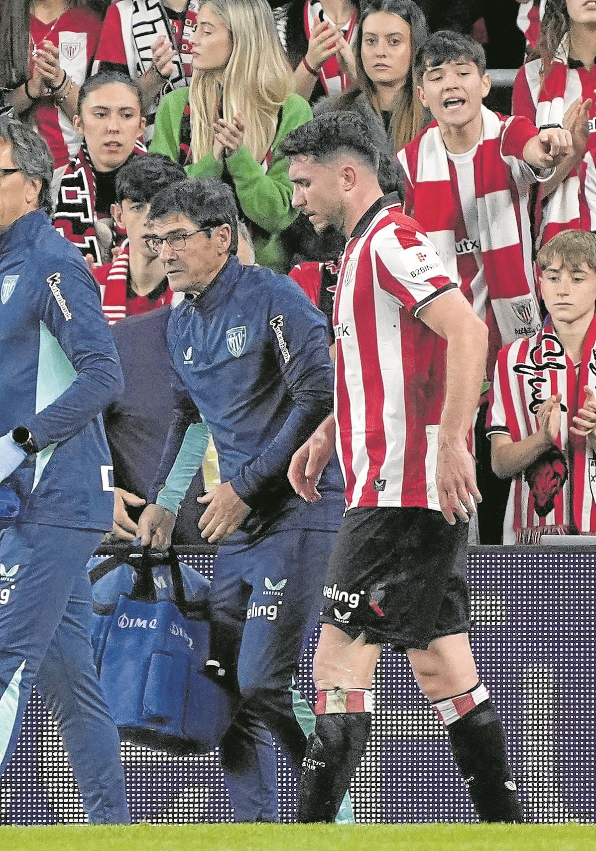 El central de Agen se retiró lesionado en el minuto 33 del partido contra el Atlético.