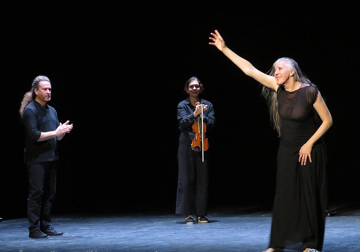 En los saludos finales.