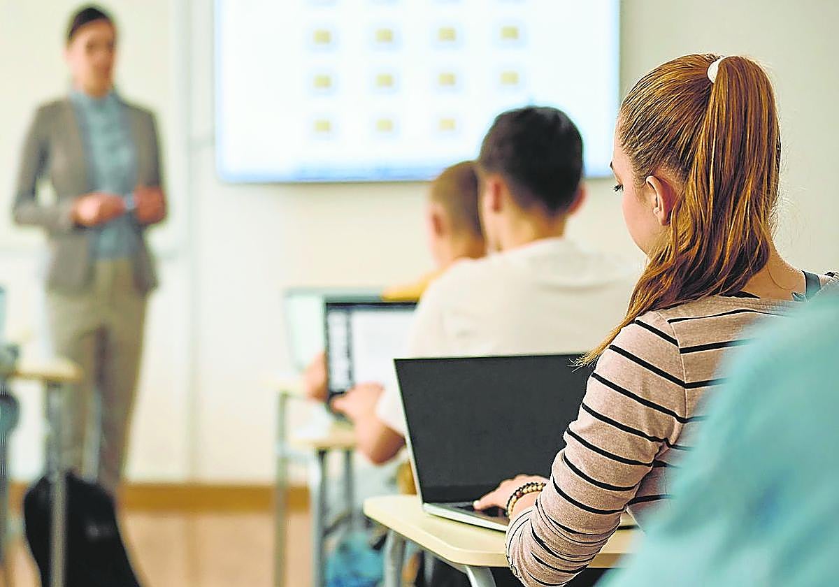 Los equipos constan de cámaras, micrófonos, tabletas, pantallas digitales y ordenadores.