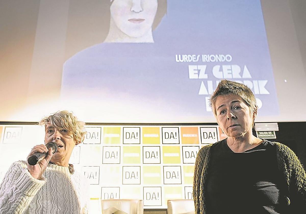 Inge Mendioroz e Idoia Garzes charlaron sobre el documental ayer en el espacio Irudienea.