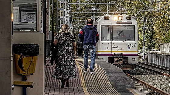 El hallazgo de una granada de la Guerra Civil en un túnel obliga a cortar en Carranza el tren Bilbao-Santander