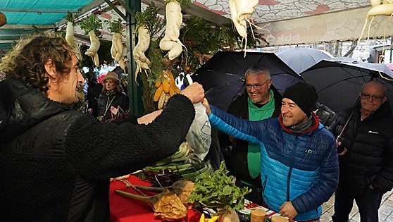 Suben el talo, la sidra, los huevos y el pastel vasco en Santo Tomás