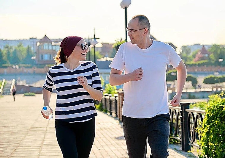 Qué es la caminata japonesa, el ejercicio que hay que hacer a partir de los 40