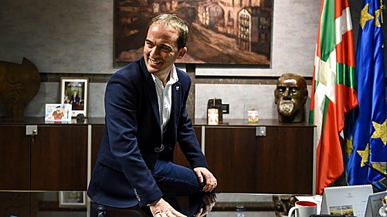 «Cuando termina nuestra etapa, los políticos tenemos derecho a seguir trabajando para vivir»