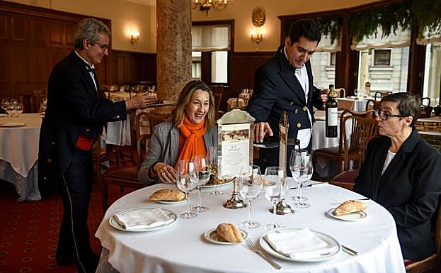 En el salón Arenal se ofrece un menú del día para socios y acompañantes.