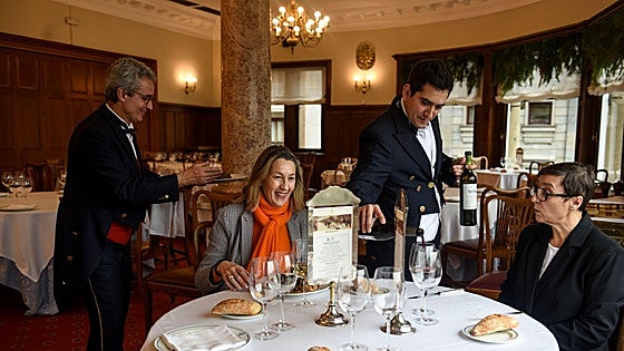 Sociedad Bilbaína, los guardianes de la elegancia clásica en el comedor