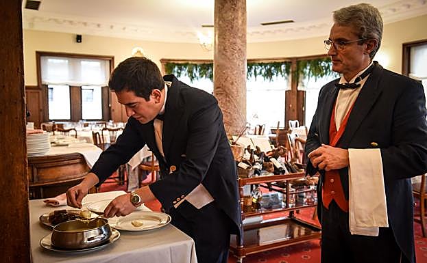 Este es uno de los pocos comedores donde se mantiene el servicio a la rusa.