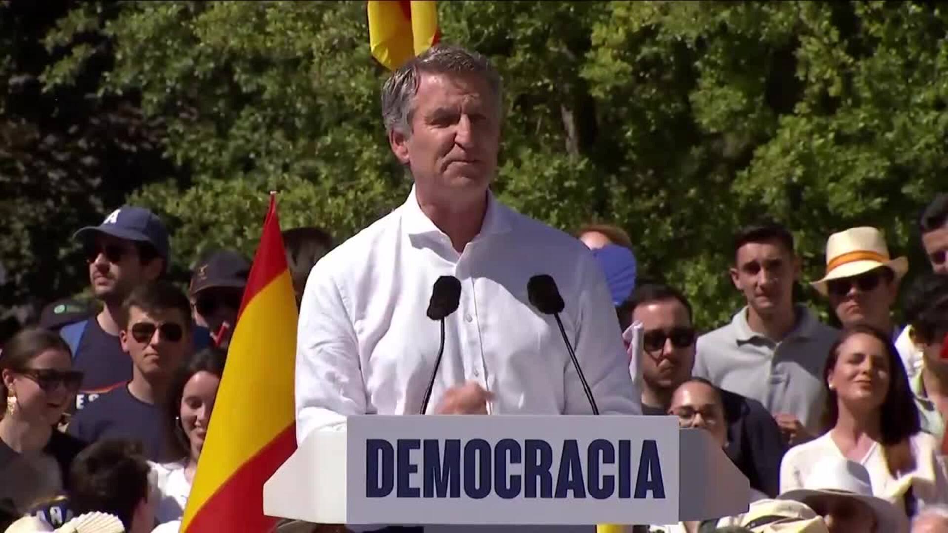 Feijóo llama a los españoles a "rebelarse contra la degradación"