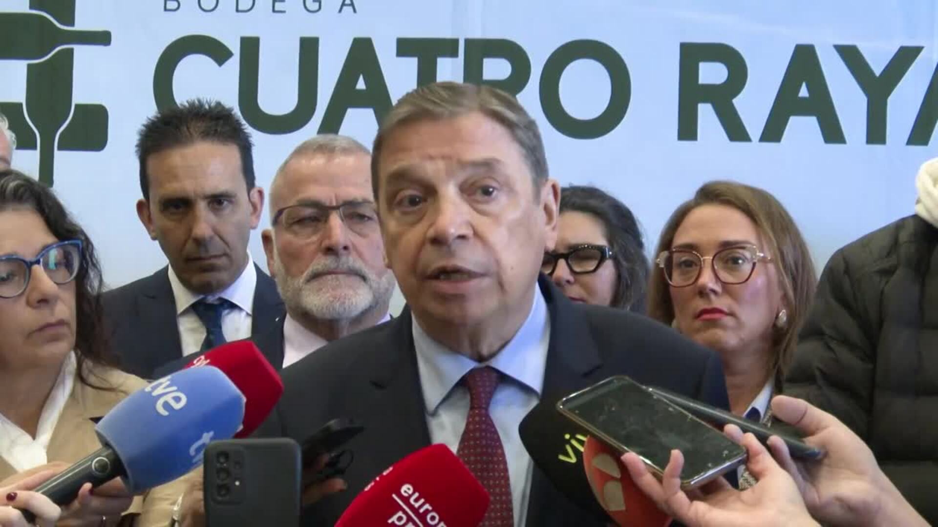 Planas manda un mensaje de "serenidad" sobre la gripe aviar