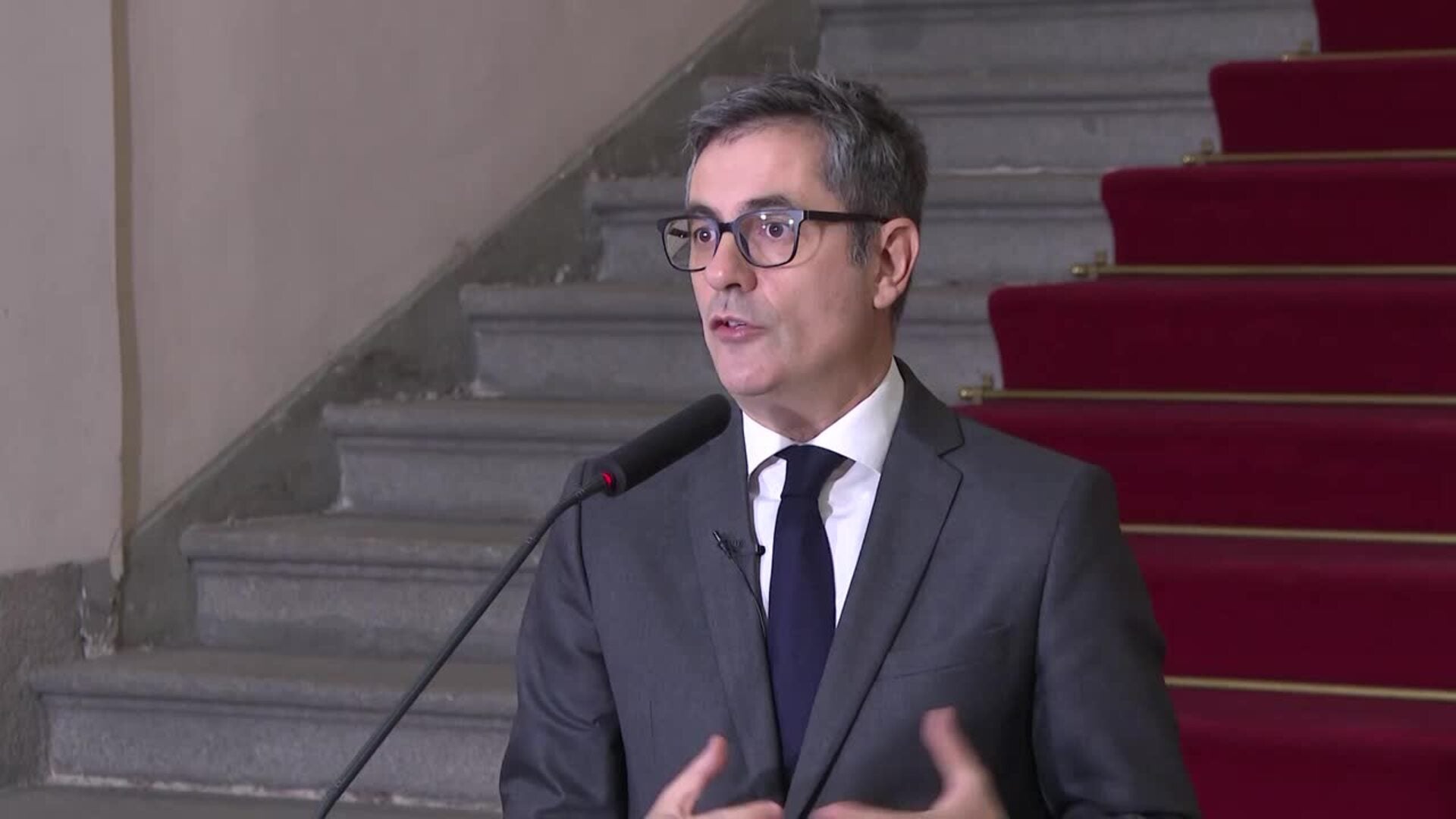 El Gobierno pide elecciones en la Comunidad Valenciana como "única salida democrática"