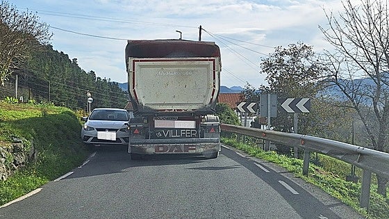 Vecinos exigen mejorar la seguridad vial de la carretera que une Aulesti y Markina