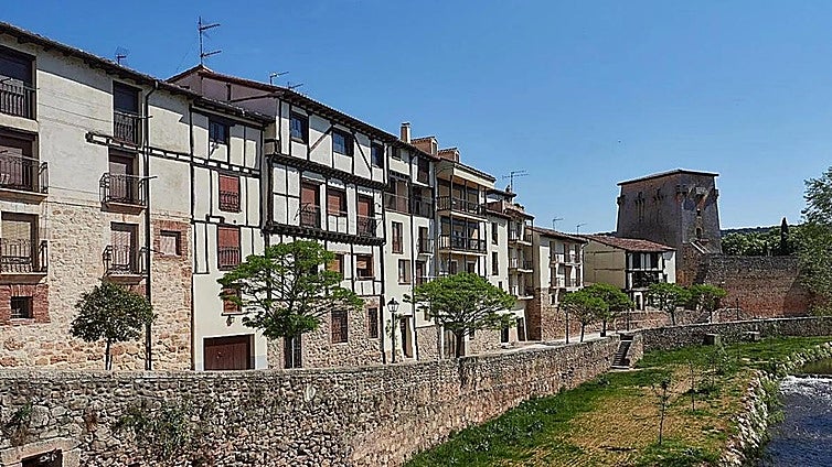 El pueblo de Burgos famoso en redes sociales por su parecido al de 'La bella y la bestia'