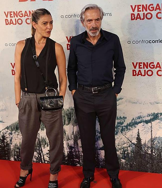 Imanol Arias e Irene Meritxell en un estreno en 2019.