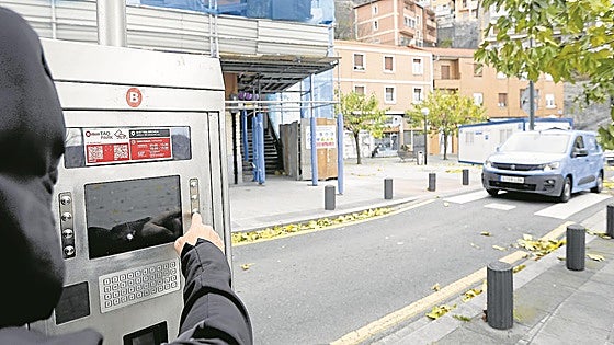 Vandalizan y dejan sin servicio 11 parquímetros de la OTA en Uretamendi y el Peñascal