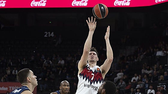 La relevancia de Kurucs en el Baskonia: su bravura alivia y su amenaza exterior desahoga