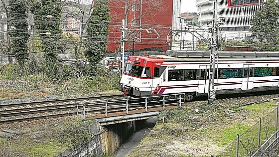 El mal estado de las vías de Cercanías en Bizkaia obliga a limitar la velocidad para prevenir accidentes