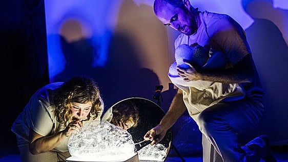 El museo del txakoli de Bakio se convierte en un teatro sensorial para bebés