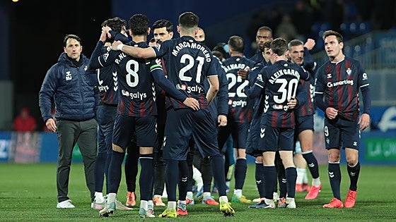 El Eibar regresa vivo y coleando de su batalla en Zaragoza
