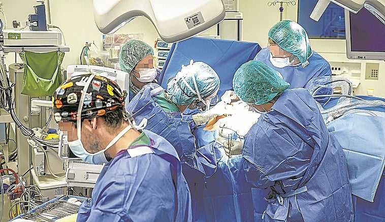 Denuncia a Osakidetza por informar a una amiga antes que a ella de su operación de cáncer de mama