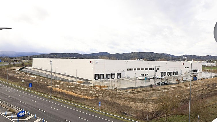 La macroplataforma logística de Etxabarri Ibiña atrae a su primera empresa, que almacenará acero