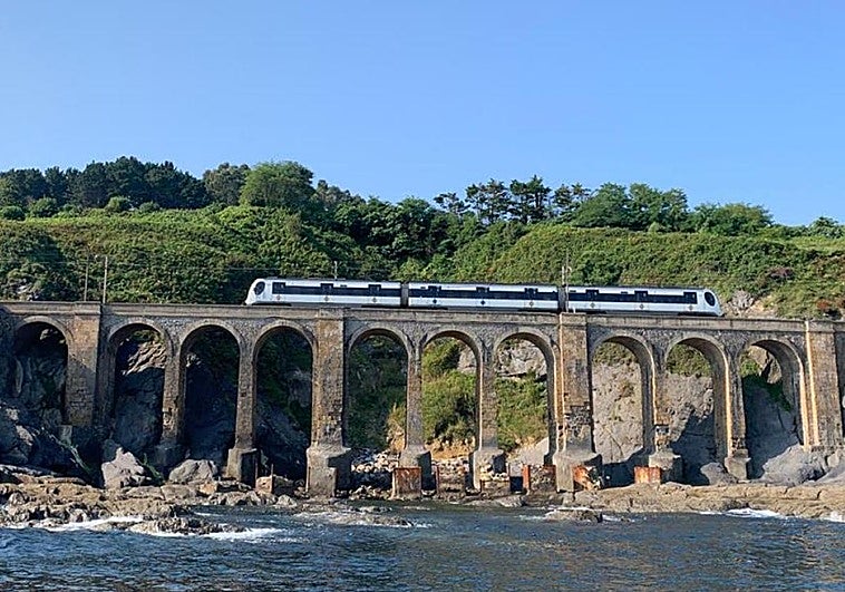 El Gobierno vasco invierte 8,6 millones de euros en la renovación de la vía del tren entre Bermeo y Sukarrieta