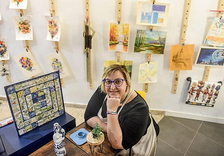 De Galicia a Bilbao: Cristina abre un refugio creativo para pintar, jugar y ser feliz (a cualquier edad)