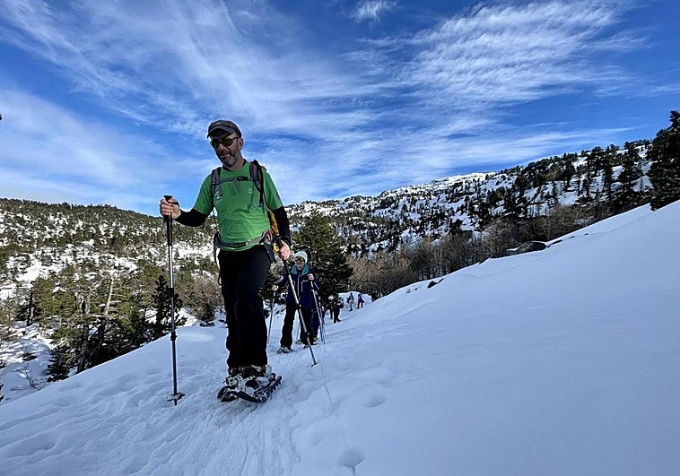 Trineos con perros, noches en tipis, raquetas... Diversión fuera de pista en el Pirineo francés