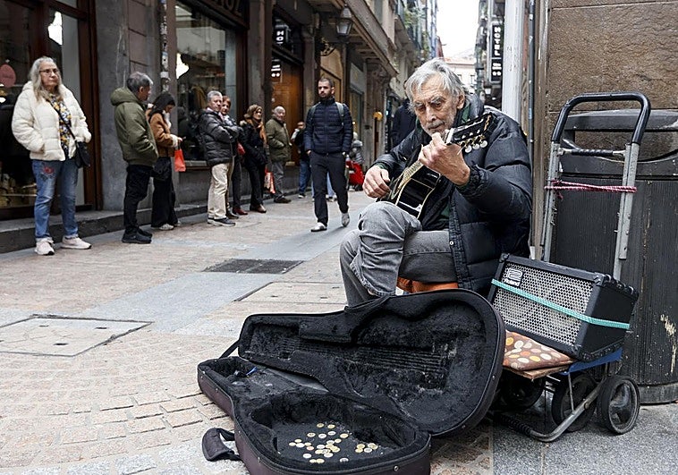 Los músicos callejeros de Bilbao se unen para combatir las nuevas restricciones