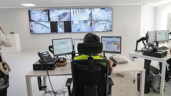 El concejal de Seguridad admite ahora que no todos los policías locales tienen formación para las cámaras de vigilancia de Vitoria