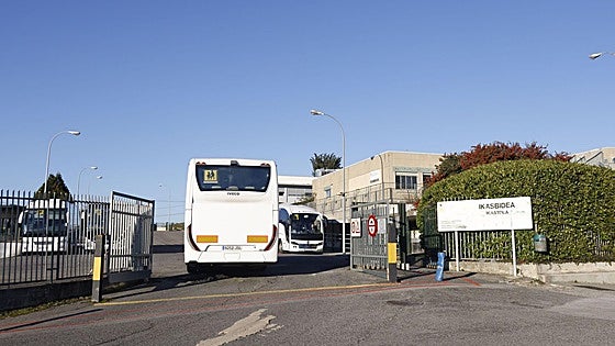Educación da la opción de utilizar otras rutas a los alumnos de Ikasbidea que se quedarán sin autobús el próximo curso